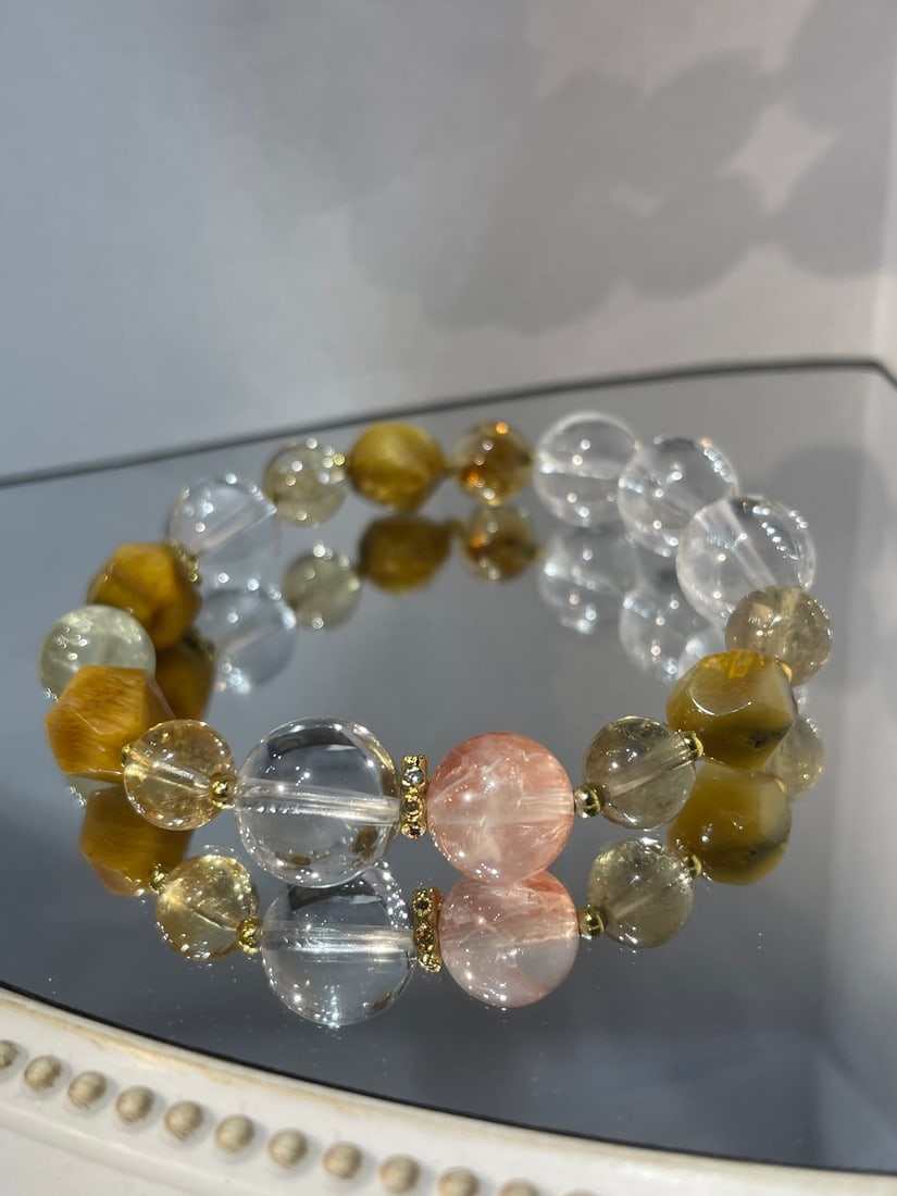 An Exquisite Crystal With Tiger's Eye Bracelet: An Exquisite Crystal With Tiger's Eye Bracelet,Size:0.4in 水晶配虎睛石手串