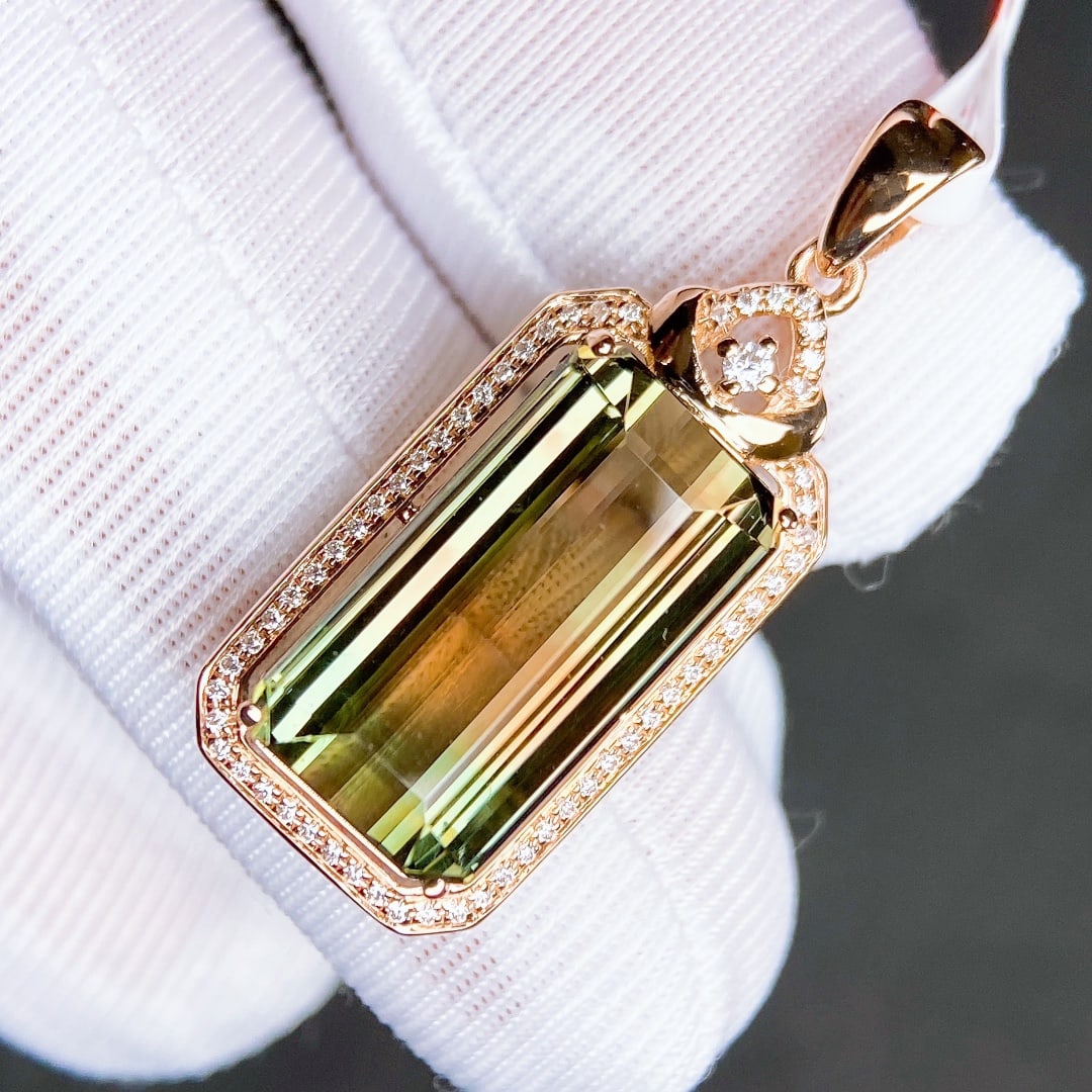11.2Ctw Natural Tourmaline Necklace: 11.2Ctw Natural Tourmaline Necklace,Size:0.6inx0.3in 11.2Ctw天然碧玺项链