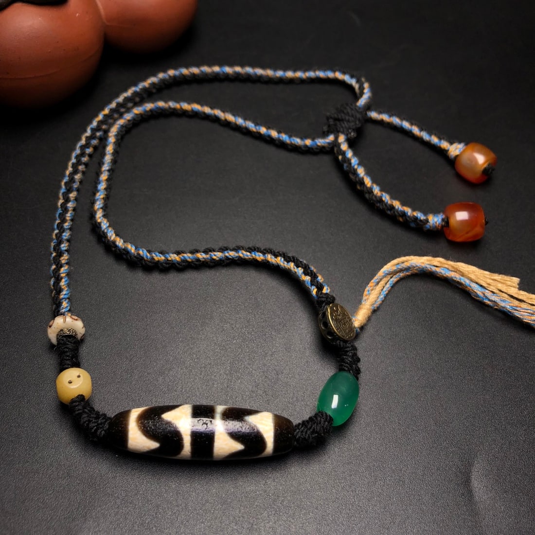 A Precious Dzi Bead Necklace: A Precious Dzi Bead Necklace,Size:1.5inx0.4in 天珠项链