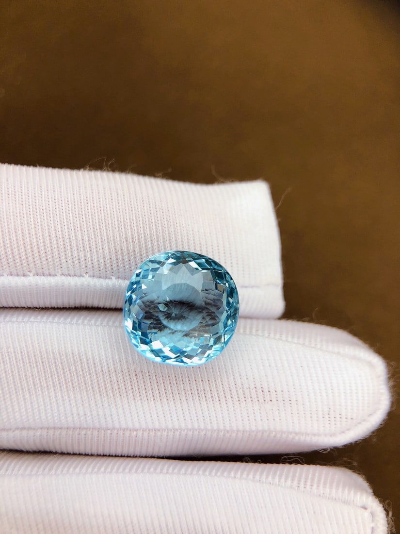 10.62Ctw Natural Aquamarine Loose: 10.62Ctw Natural Aquamarine Loose,Size:0.5inx0.5inx0.3in 10.62Ctw天然海蓝宝裸石