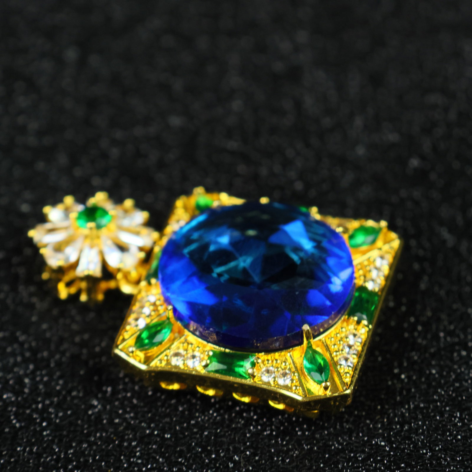 An Exquisite Pendant - 7