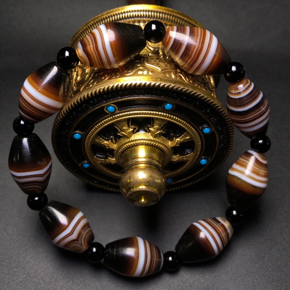 An Exquisite Agate Bracelet - 3