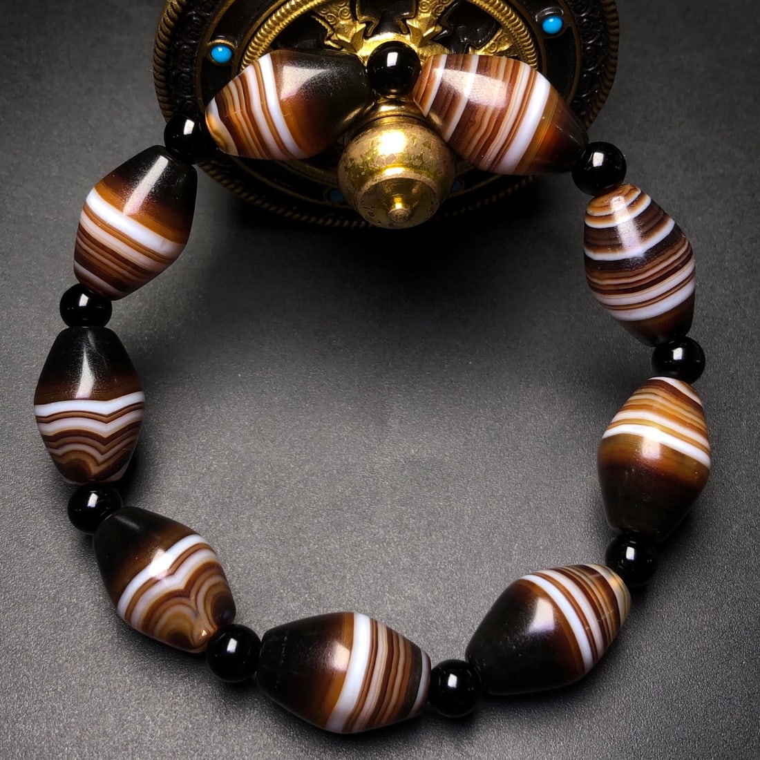 An Exquisite Agate Bracelet - 4