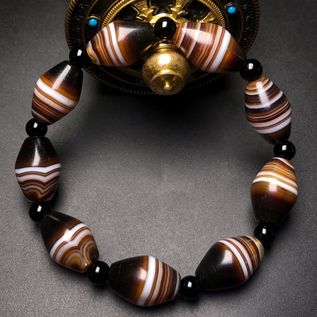 An Exquisite Agate Bracelet - 5