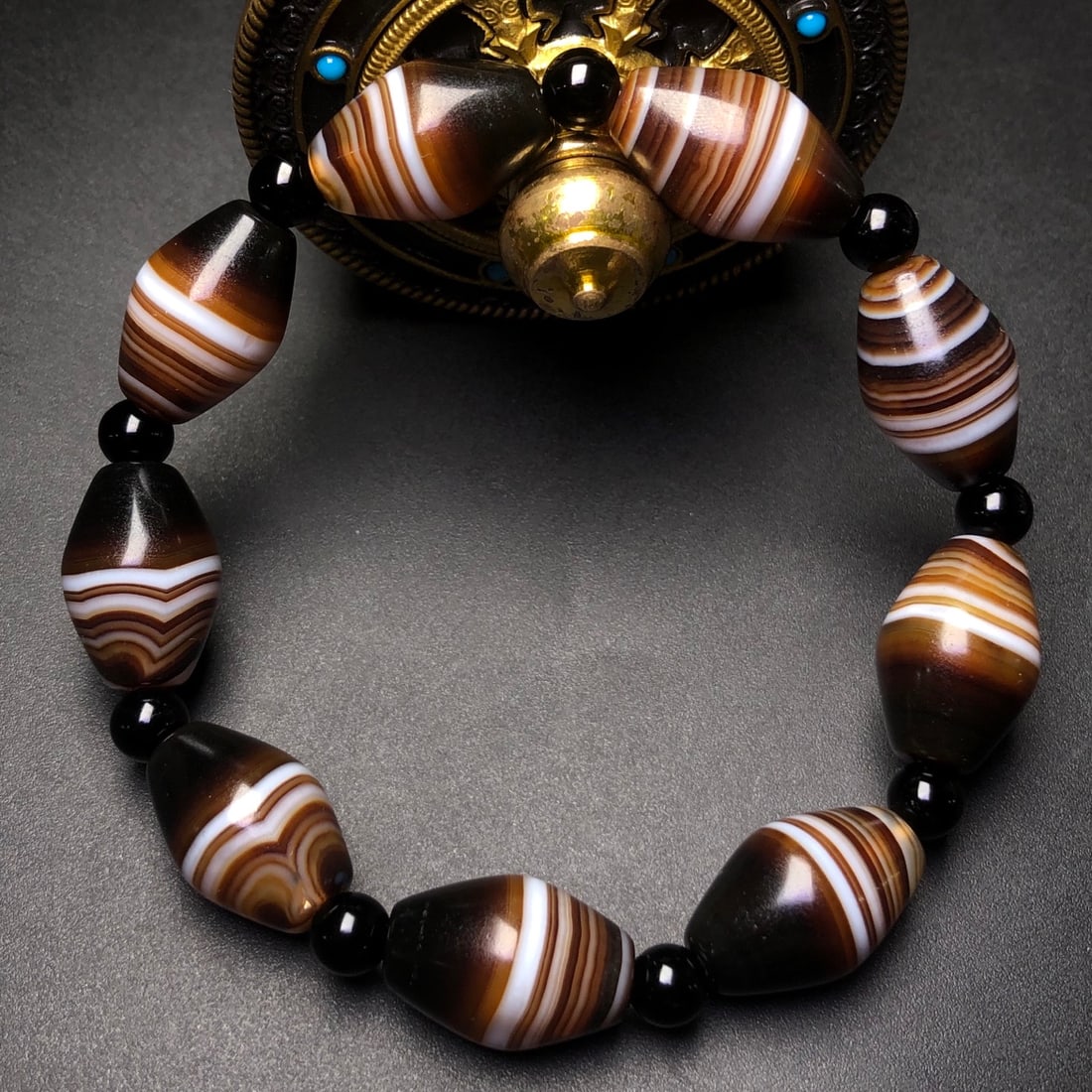 An Exquisite Agate Bracelet - 6