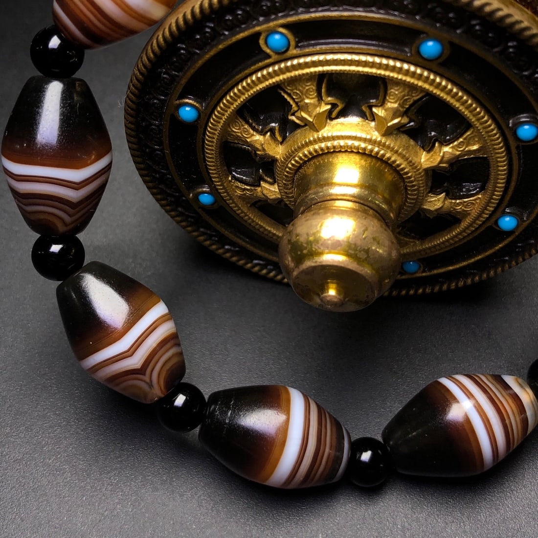An Exquisite Agate Bracelet - 7