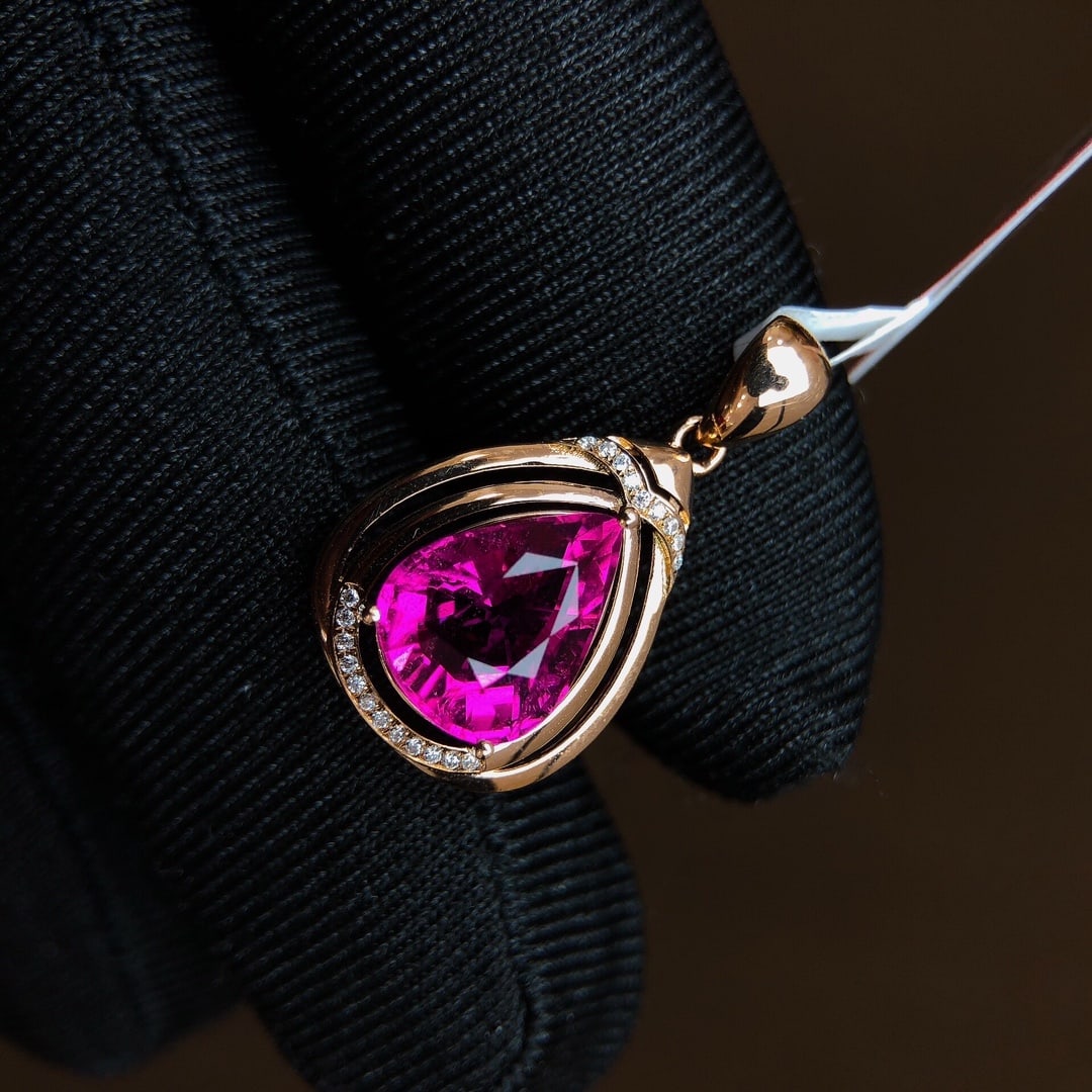 3.36Ctw Natural Tourmaline Necklace: 3.36Ctw Natural Tourmaline Necklace,Size:0.4inx0.3in 3.36Ctw天然碧玺项链