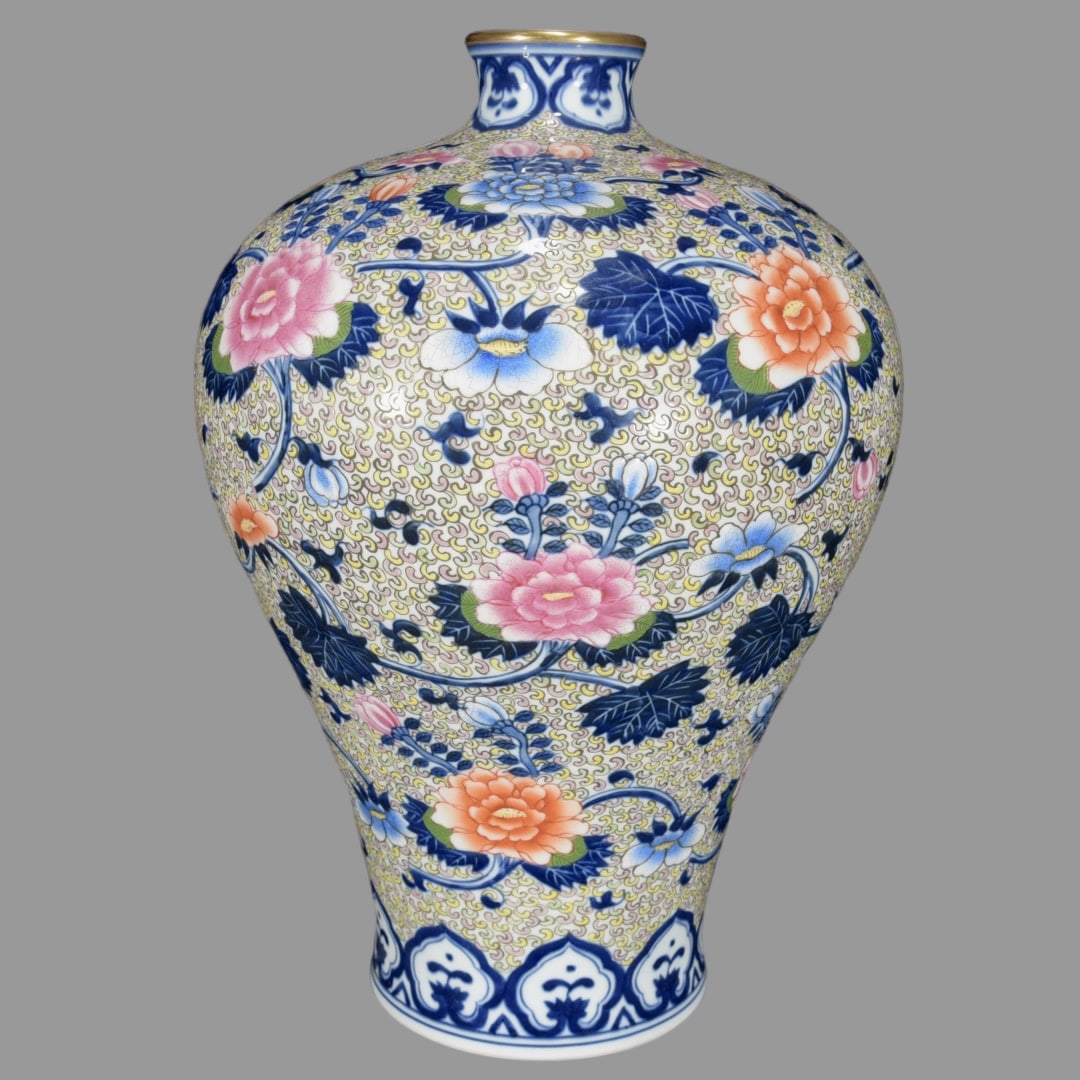 A Exquisite Blue and White Flower Pattern Vase: A Exquisite Blue and White Flower Pattern Vase,Qing Dynasty, China,Qianlong Six-character Mark,Size:11.8inx9.8in