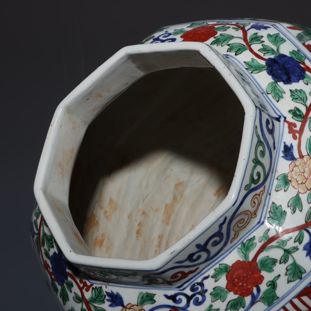 A Exquisite Wucai Figures Pattern Jar - 8