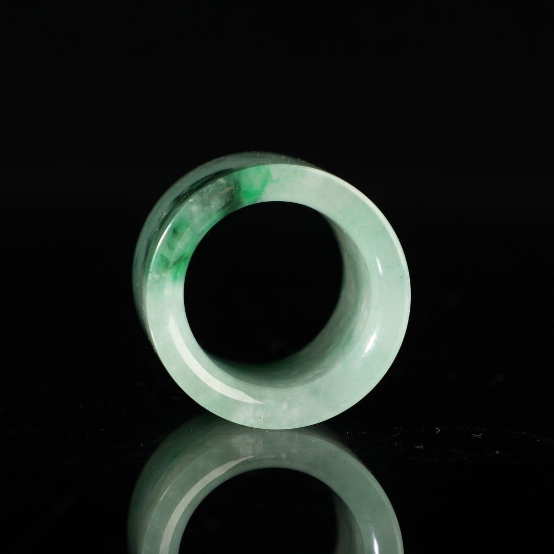 A Exquisite Jadeite Thumb Ring - 2
