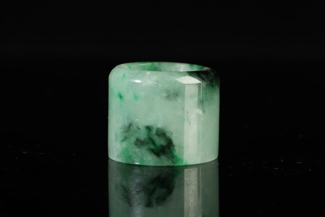 A Exquisite Jadeite Thumb Ring - 6