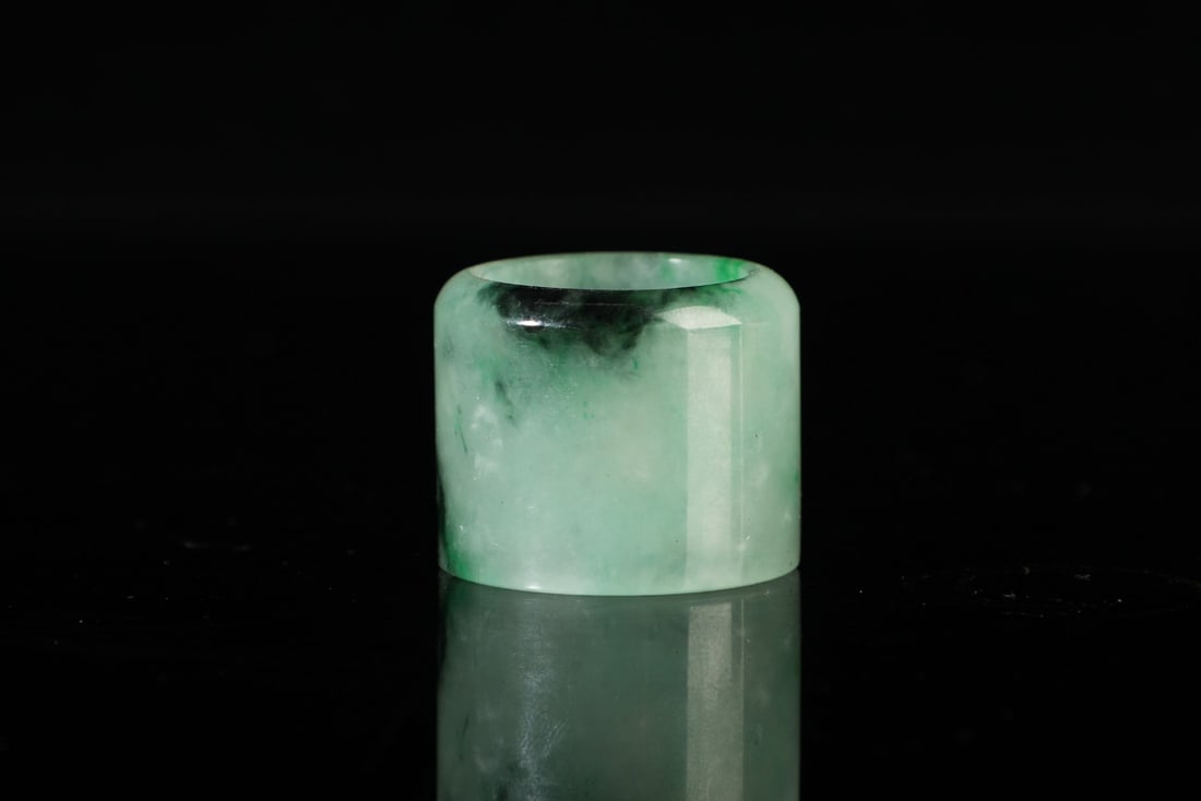 A Exquisite Jadeite Thumb Ring - 7