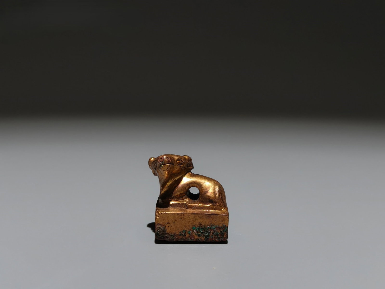 A Exquisite Gilt Bronze Buffalo Seal: A Exquisite Gilt Bronze Buffalo Seal,Han Dynasty, China,Size:1.2inx1.1inx0.9in,Weight:g 铜鎏金牛印章,中国汉代