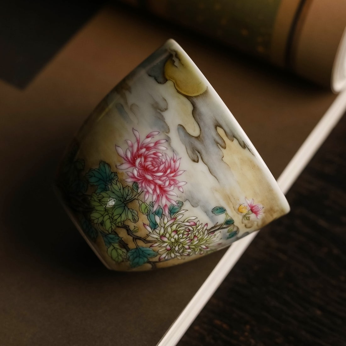 A Exquisite Famille-Rose Flower Pattern Cup - 4