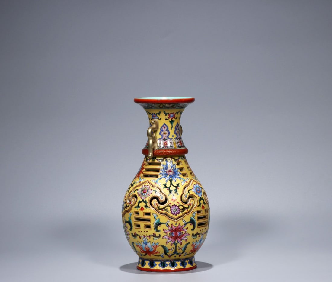 A Exquisite Yellow Ground Flower Pattern Double-Ears Vase - 2