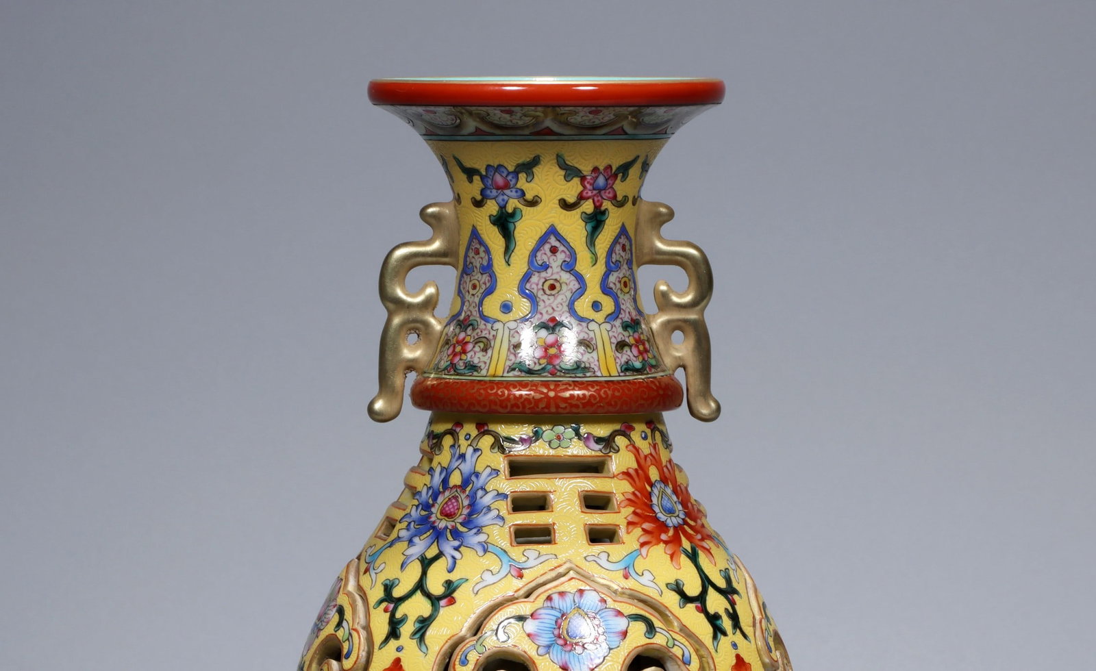 A Exquisite Yellow Ground Flower Pattern Double-Ears Vase - 3