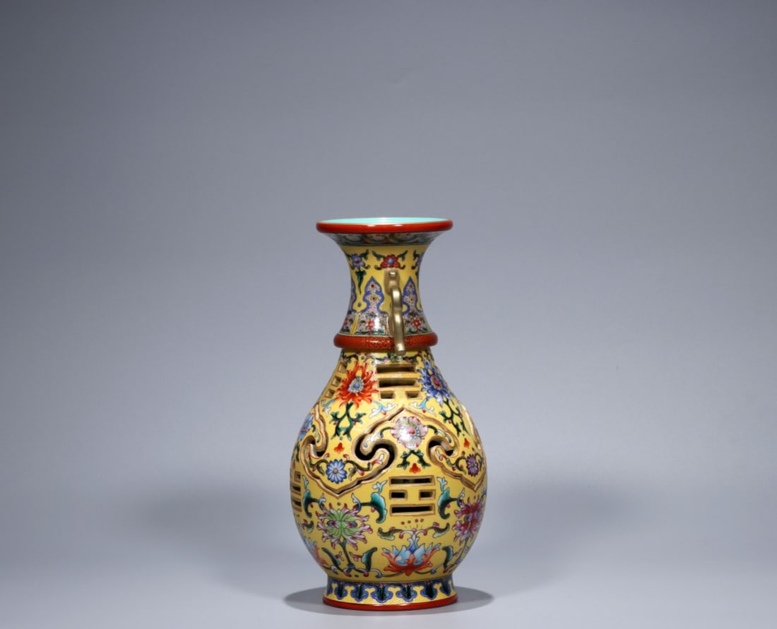 A Exquisite Yellow Ground Flower Pattern Double-Ears Vase - 4