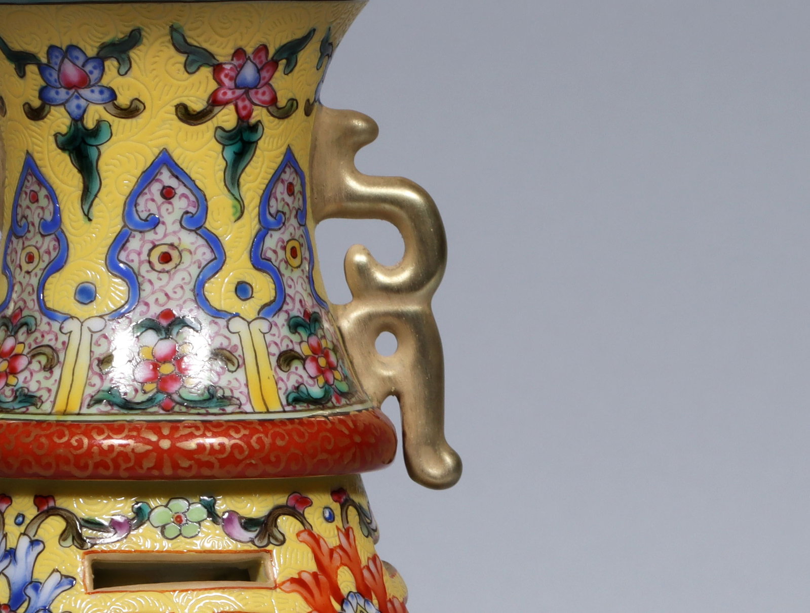 A Exquisite Yellow Ground Flower Pattern Double-Ears Vase - 5