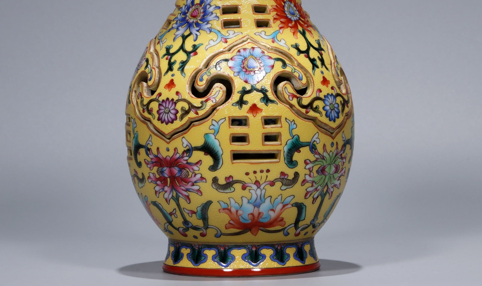 A Exquisite Yellow Ground Flower Pattern Double-Ears Vase - 6