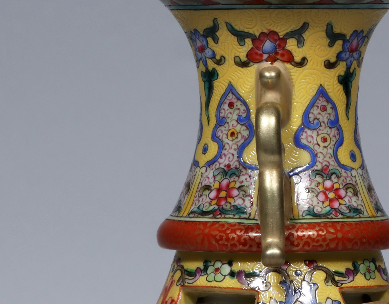 A Exquisite Yellow Ground Flower Pattern Double-Ears Vase - 7