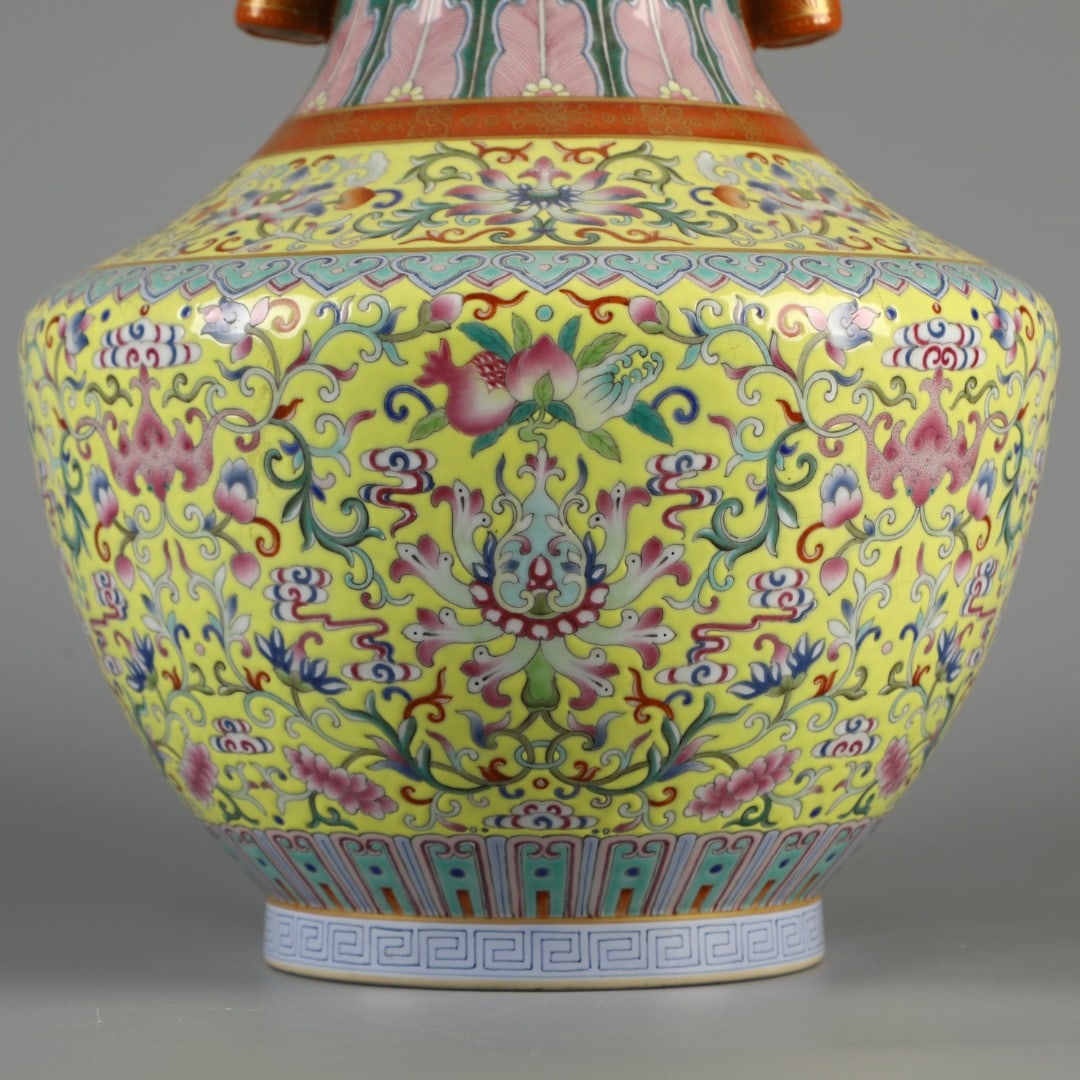A Exquisite Yellow Glazed Lotus Pattern Vase - 4