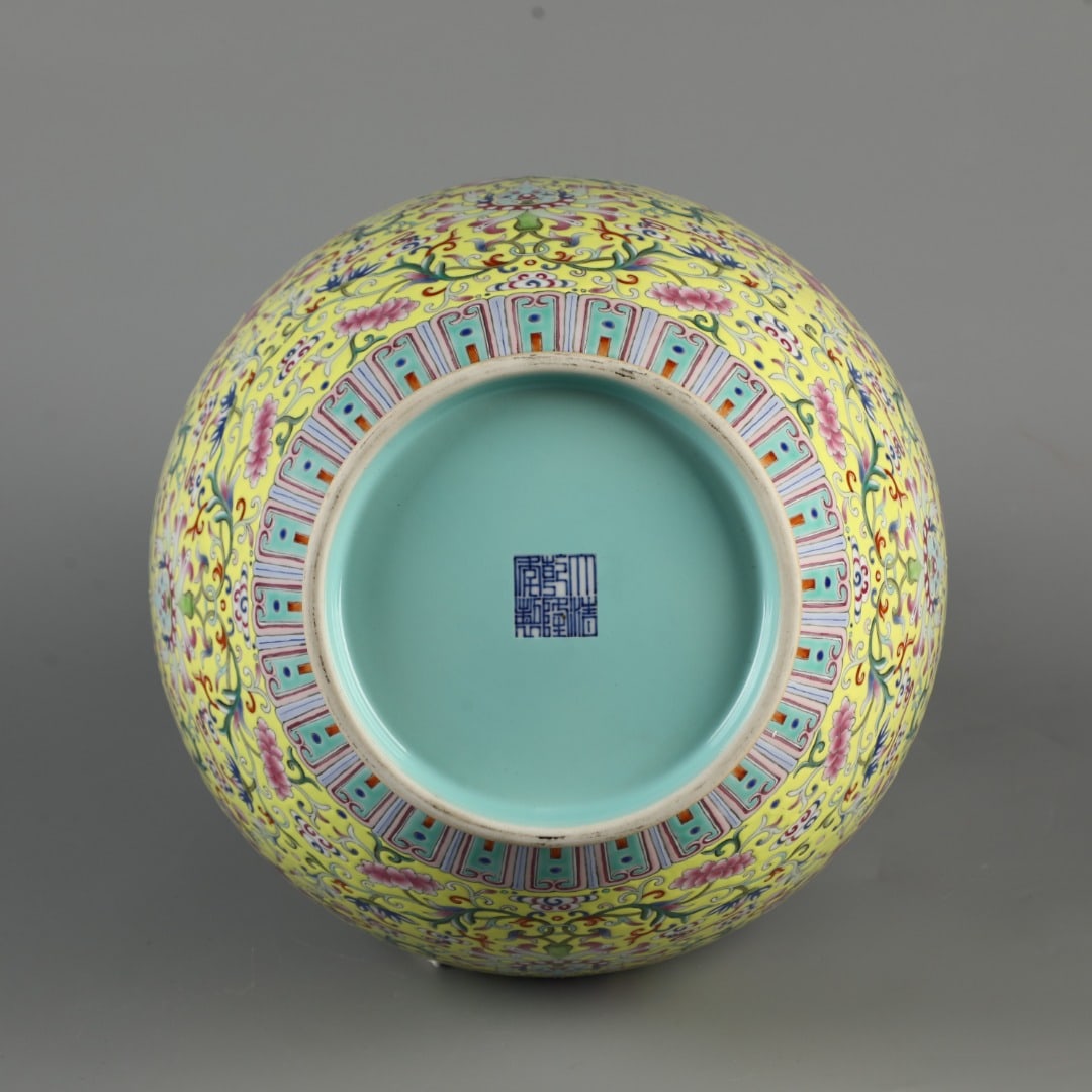 A Exquisite Yellow Glazed Lotus Pattern Vase - 9