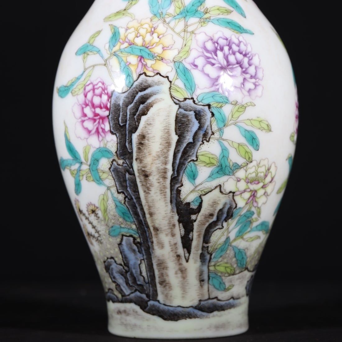 A Exquisite Enamel Flower Pattern Vase - 3