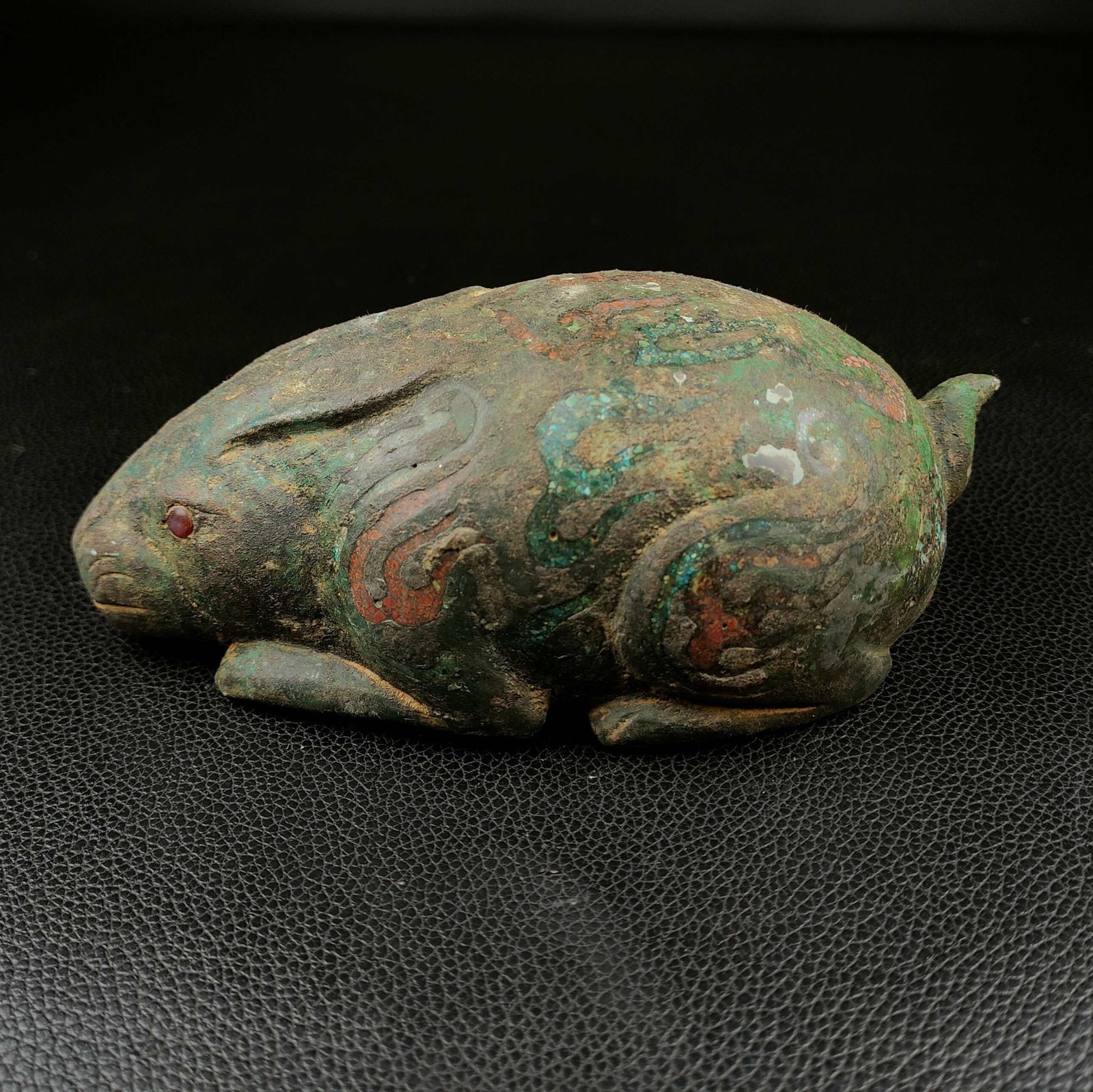 A Exquisite Bronze Inlaid Gems Rabbit Ornament: A Exquisite Bronze Inlaid Gems Rabbit Ornament,Han Dynasty, China,Size:2.8inx5.5in,Weight:400g 青铜嵌宝石兔摆件,中国汉代