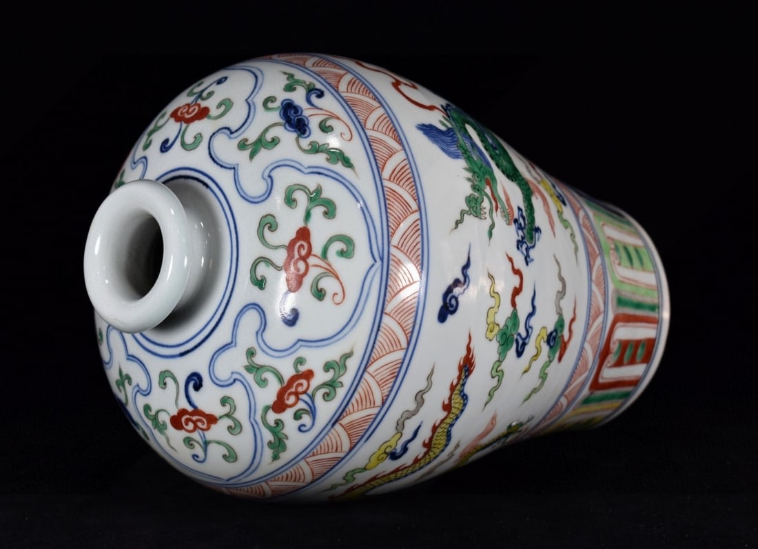 A Exquisite Wucai Dragon Pattern Vase - 5