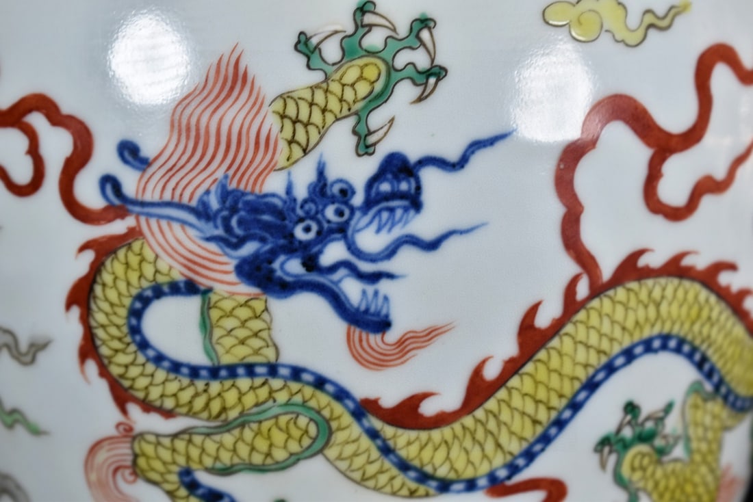 A Exquisite Wucai Dragon Pattern Vase - 7