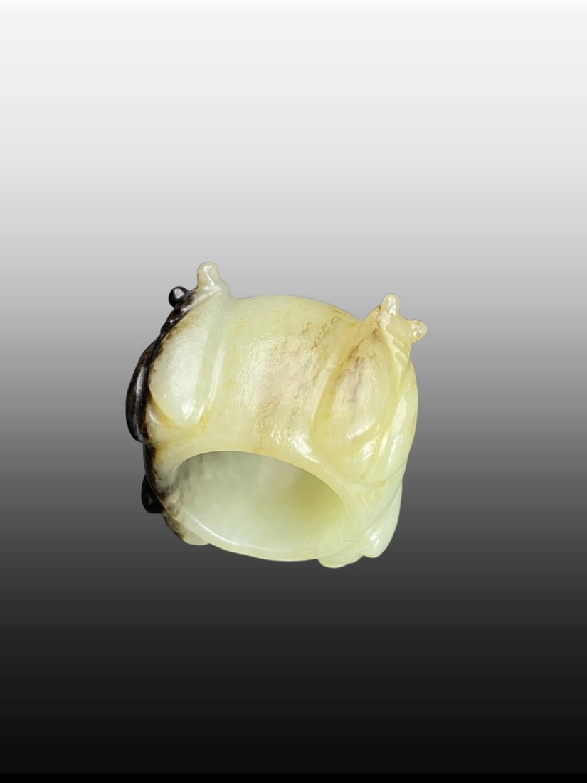 A Exquisite Gaogu Jade Cicada Thumb Ring: A Exquisite Gaogu Jade Cicada Thumb Ring,Han Dynasty, China,Size:1inx0.9in,Weight:49g 高古玉蝉扳指,中国汉代