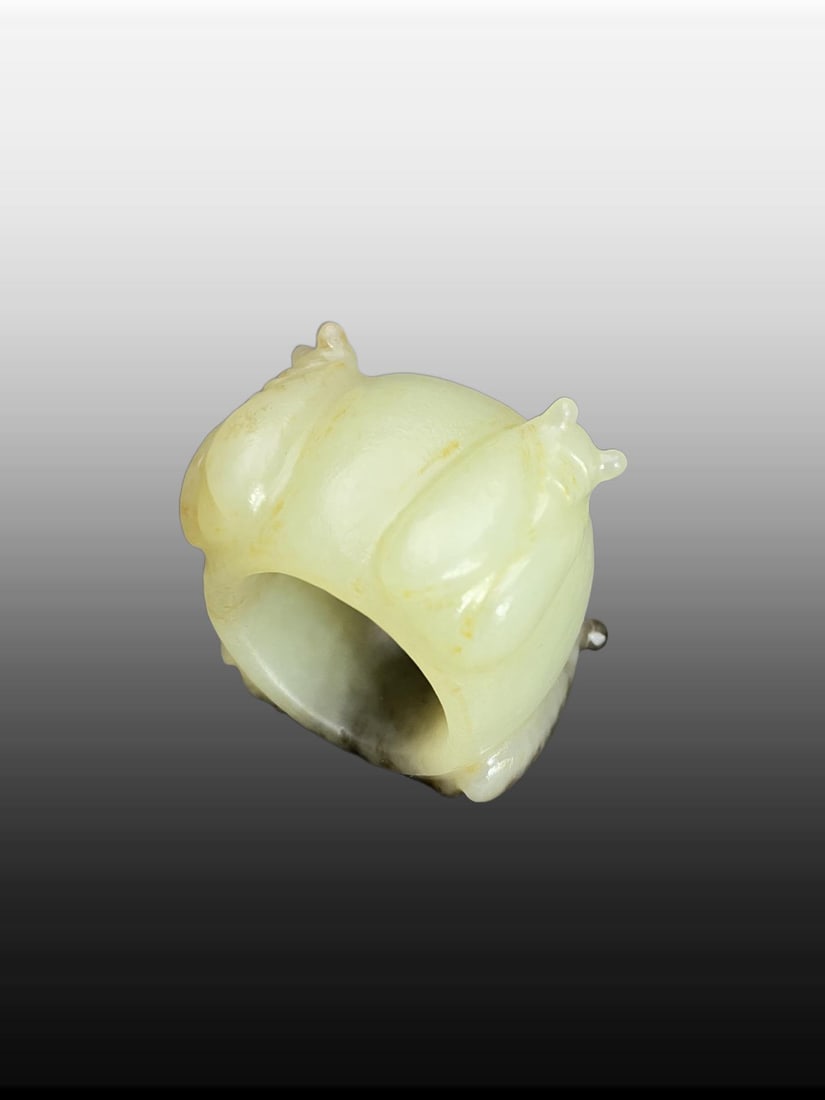 A Exquisite Gaogu Jade Cicada Thumb Ring - 2