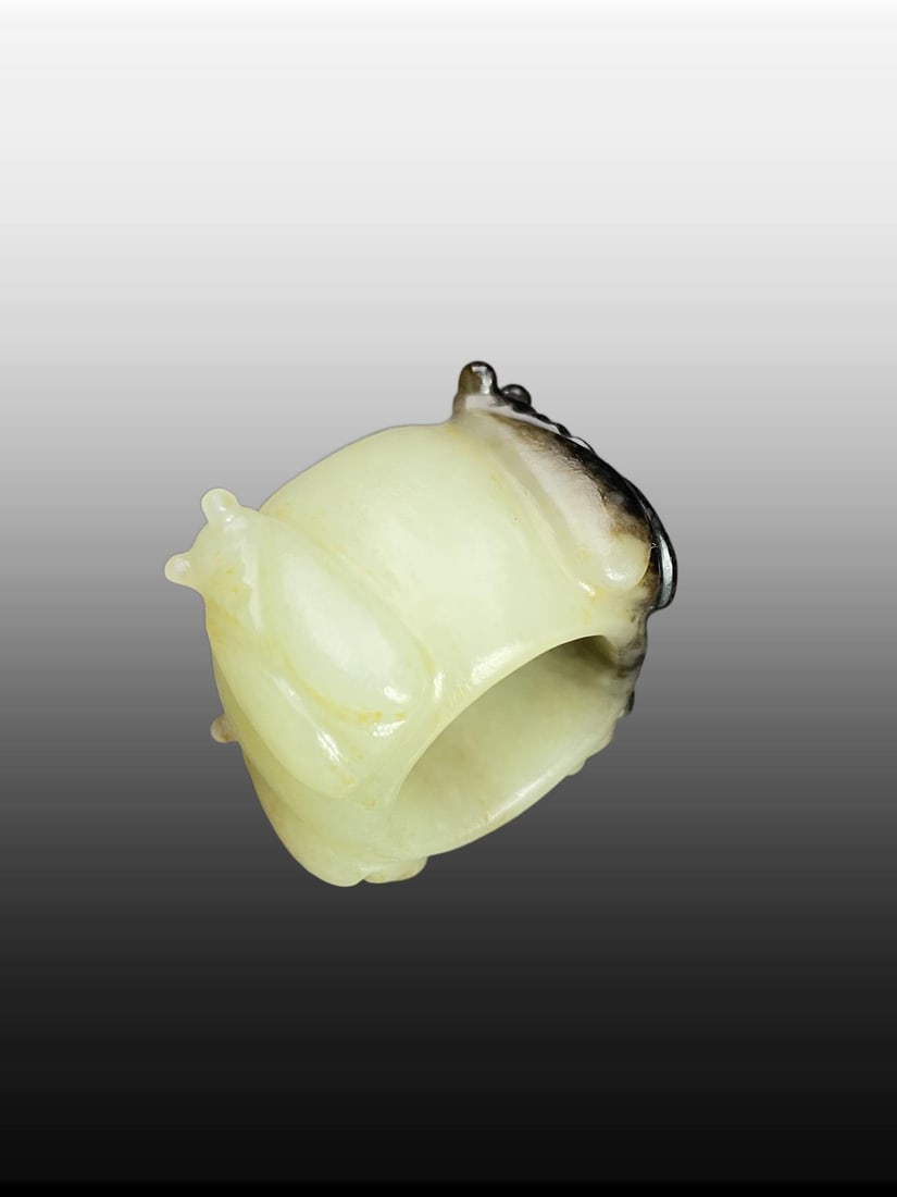 A Exquisite Gaogu Jade Cicada Thumb Ring - 3