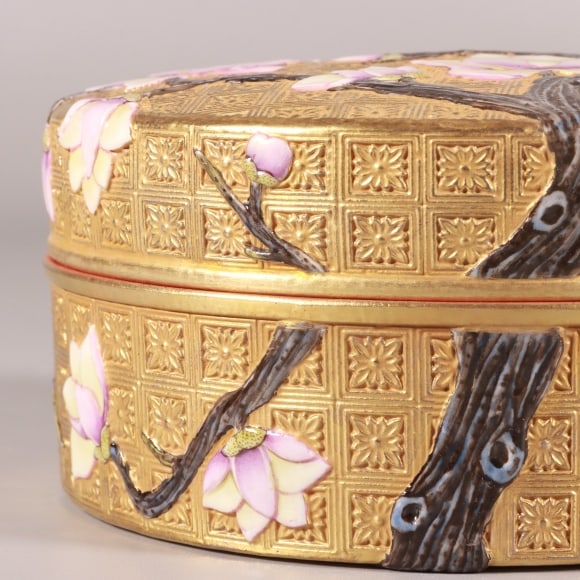 A Exquisite Enamel Gold Ground Flower Pattern Box - 2