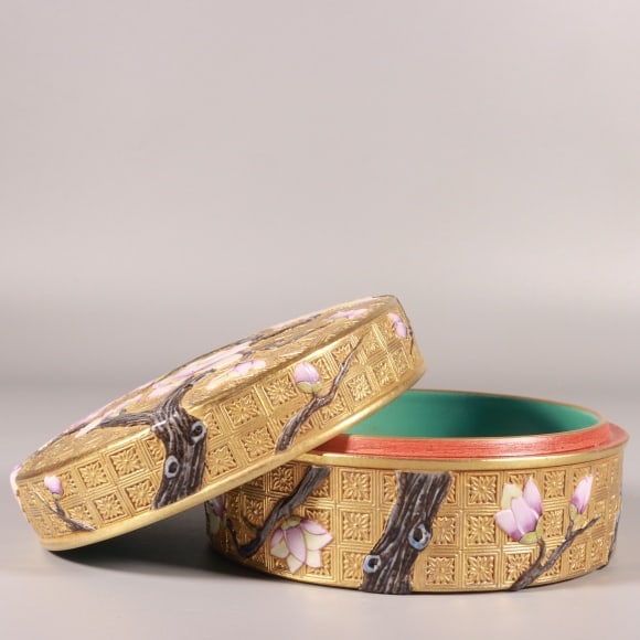 A Exquisite Enamel Gold Ground Flower Pattern Box - 3