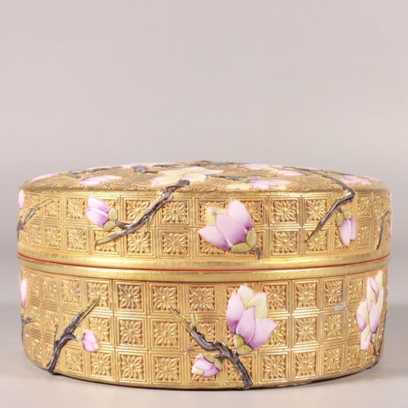 A Exquisite Enamel Gold Ground Flower Pattern Box - 4