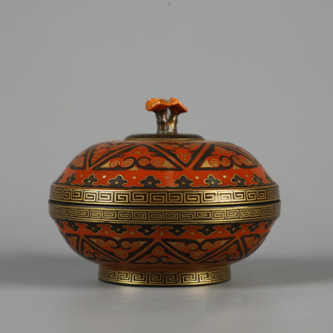 A Exquisite Coral Red Glazed Gilt Ganoderma lucidum Pattern Box - 2