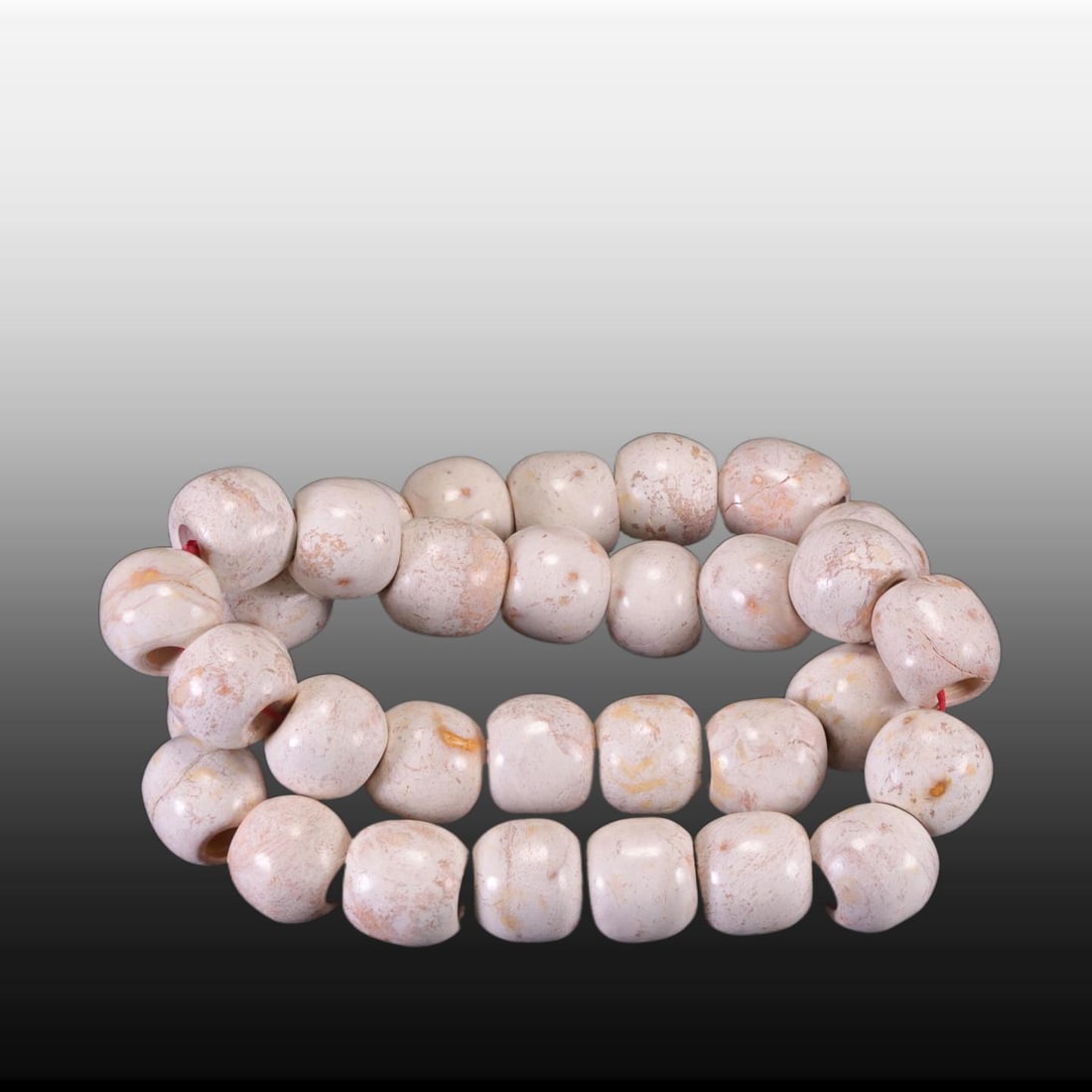 A Exquisite Gaogu Jade Necklace: A Exquisite Gaogu Jade Necklace,Ancient Time, China,Size:0.7in,Weight:200g 高古玉链子,远古时期