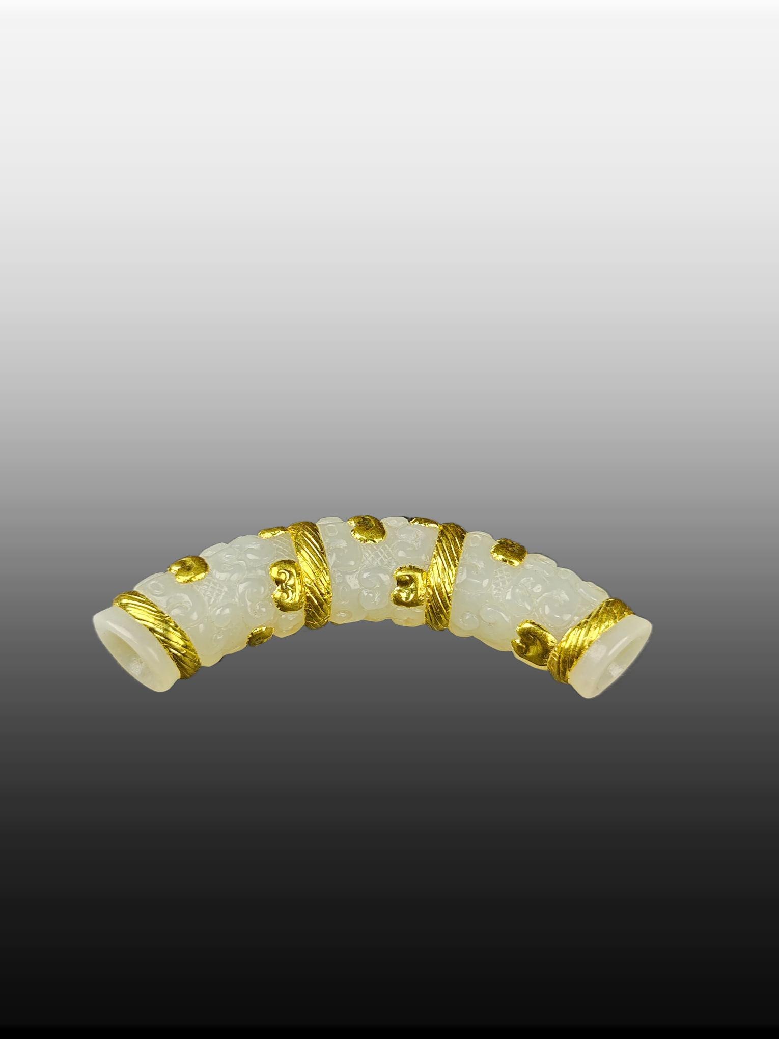 A Exquisite Hotan Jade Cover with Gold Handheld Carving: A Exquisite Hotan Jade Cover with Gold Handheld Carving,Han Dynasty, China,Size:3.1inx0.8in,Weight:33g 和田玉包金手把件,中国汉代