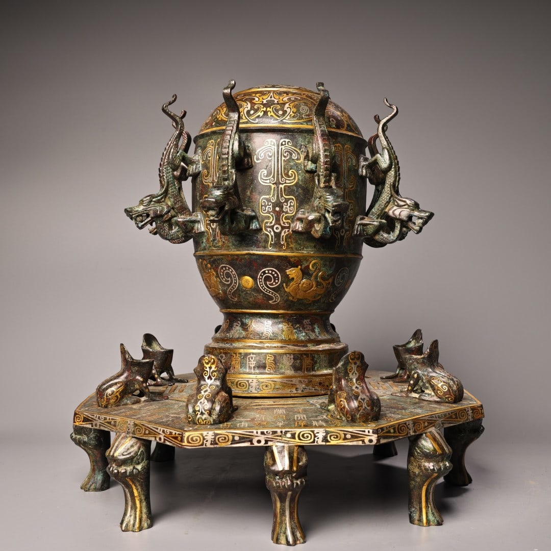 A Exquisite Gold and Silver-Inlaid Bronze Dragon-Ears Ornament: A Exquisite Gold and Silver-Inlaid Bronze Dragon-Ears Ornament,Han Dynasty, China,Size:16.1inx15in ,Weight:10000g