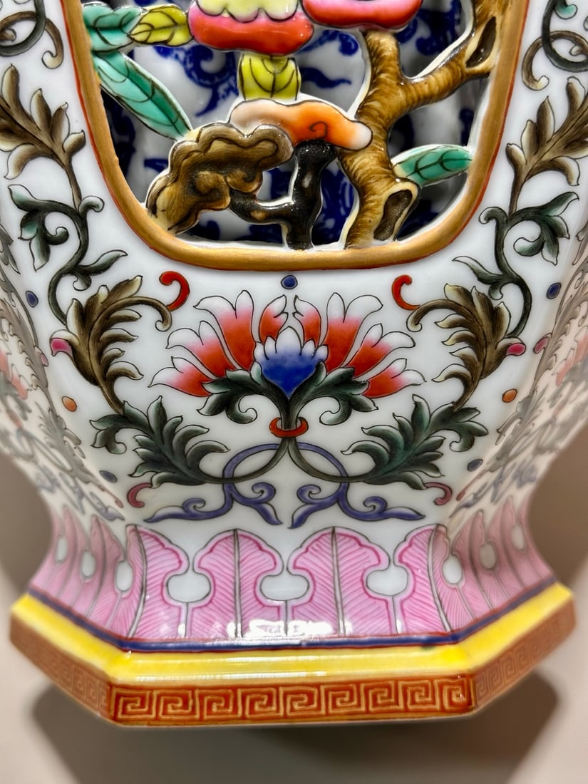 A Exquisite Enamel Flower and Fruit Pattern Vase - 10