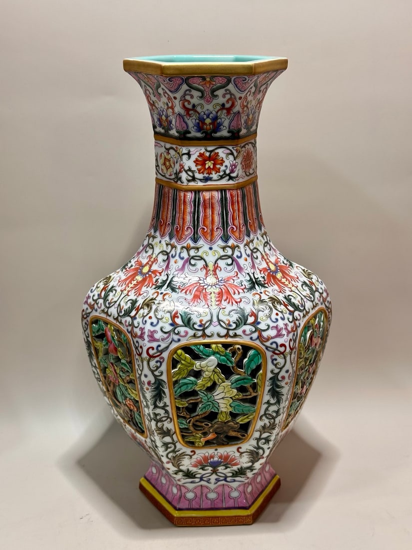 A Exquisite Enamel Flower and Fruit Pattern Vase - 2