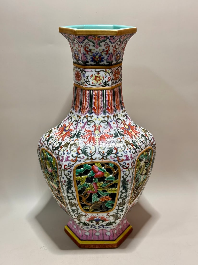 A Exquisite Enamel Flower and Fruit Pattern Vase - 4