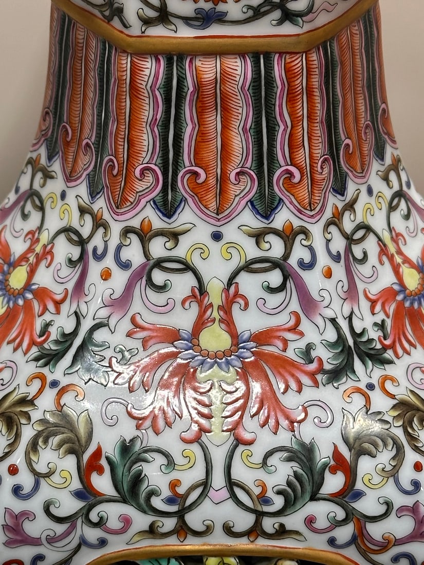 A Exquisite Enamel Flower and Fruit Pattern Vase - 5