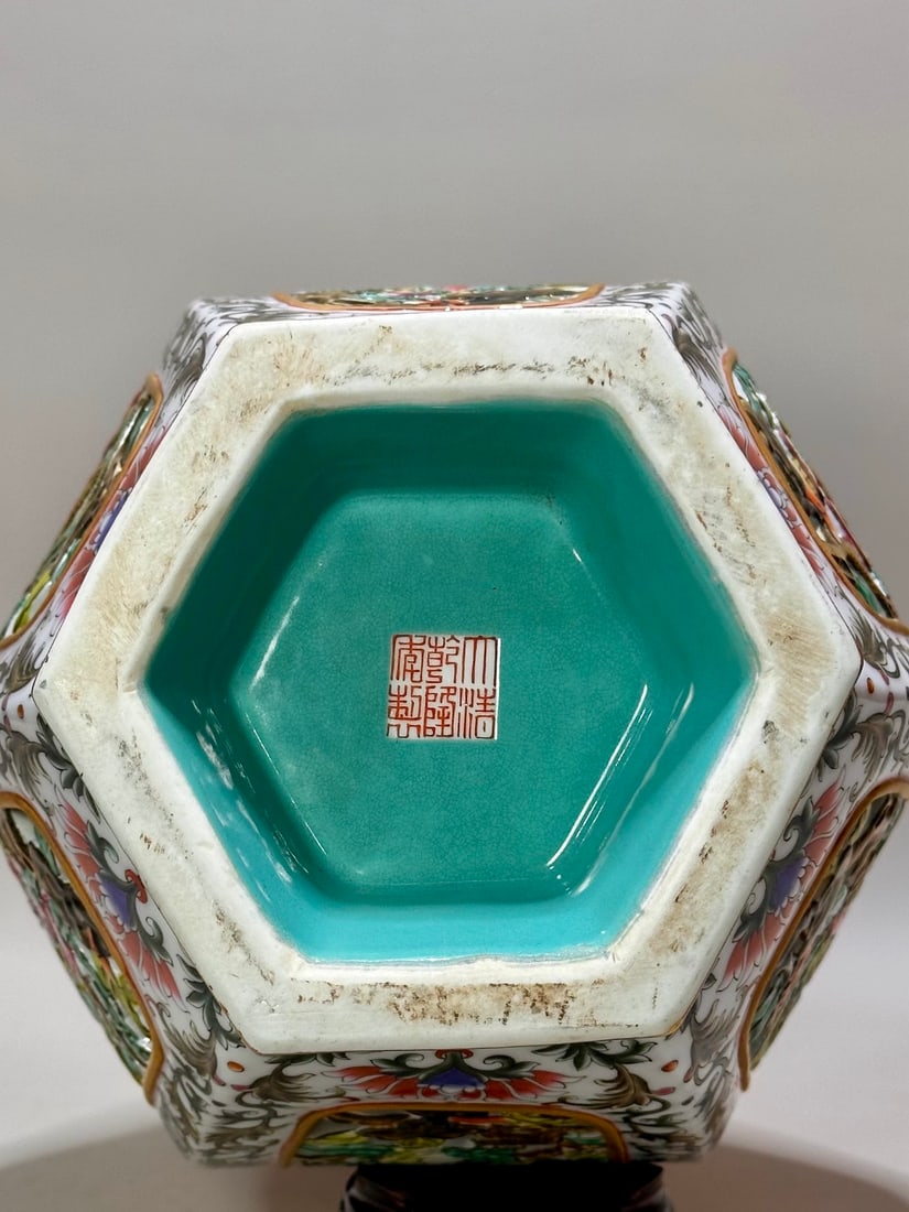 A Exquisite Enamel Flower and Fruit Pattern Vase - 7