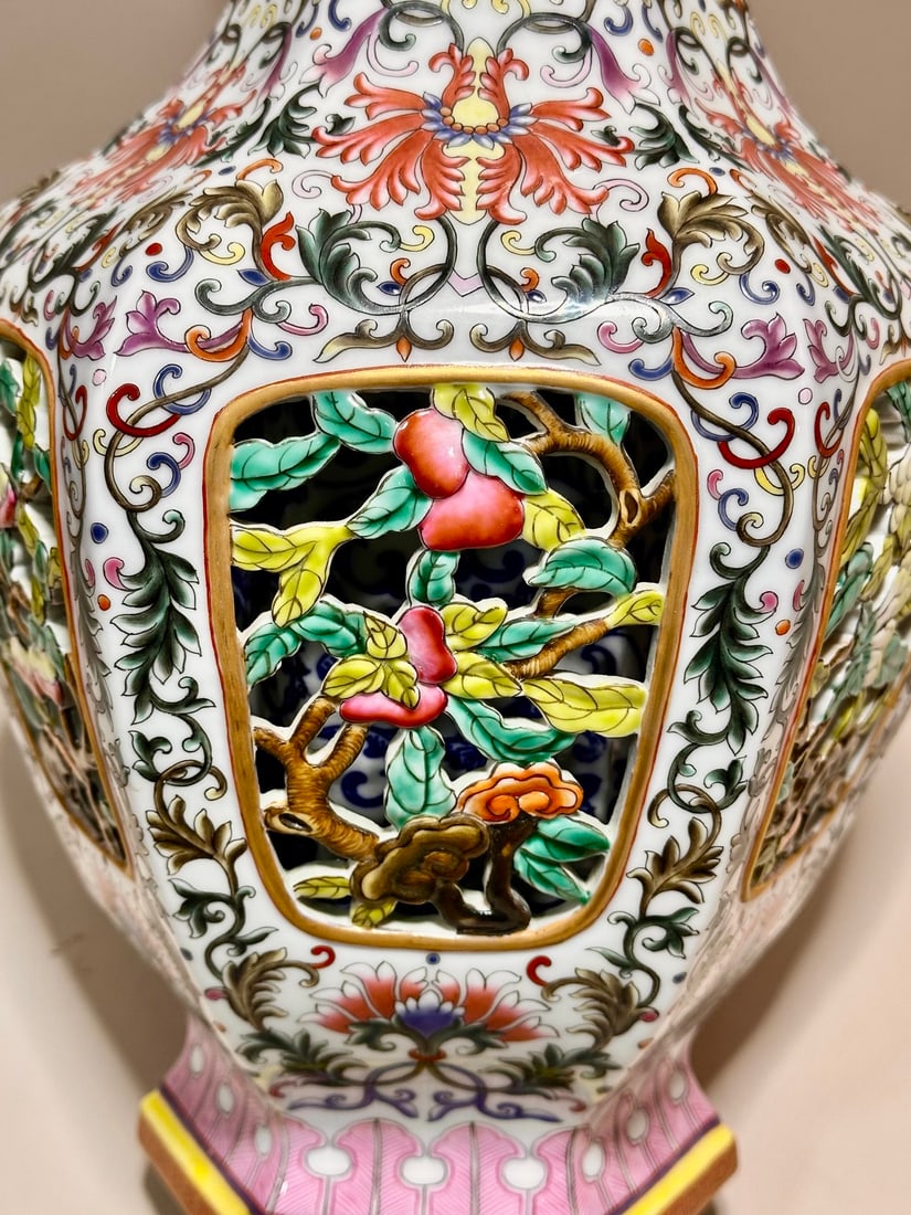 A Exquisite Enamel Flower and Fruit Pattern Vase - 8