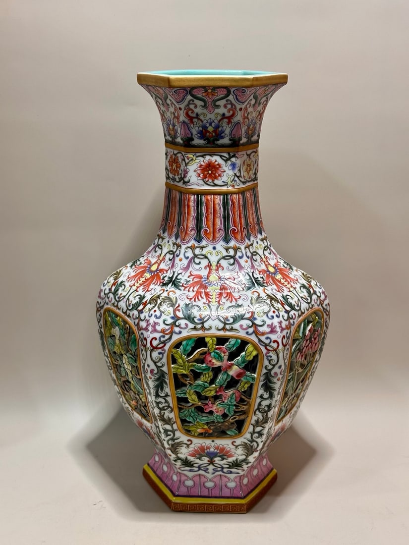 A Exquisite Enamel Flower and Fruit Pattern Vase - 9