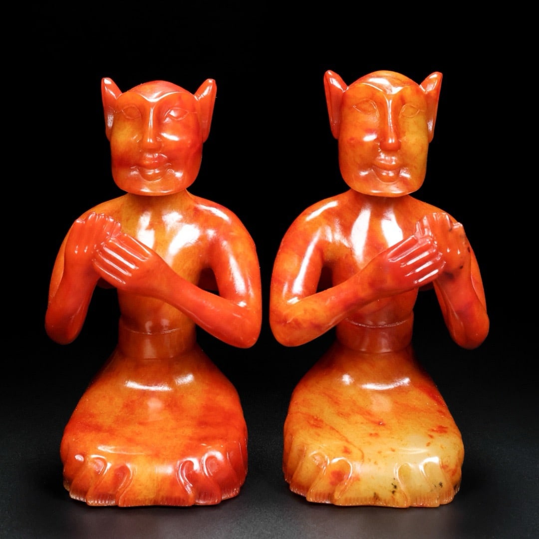 A pair of Exquisite Hotan Jade Figures Ornament: A pair of Exquisite Hotan Jade Figures Ornament,Han Dynasty, China,Size:3.9inx2.8inx6.3in,Weight:1723g 一对和田玉人摆件,中国汉代