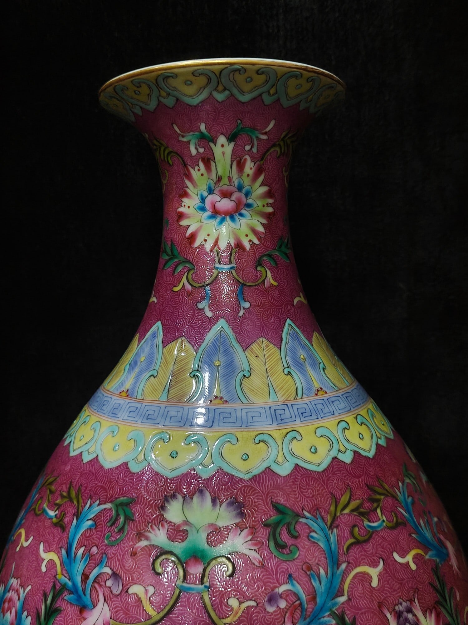 A Exquisite Ruby Red-Glazed Lotus Pattern Vase - 5