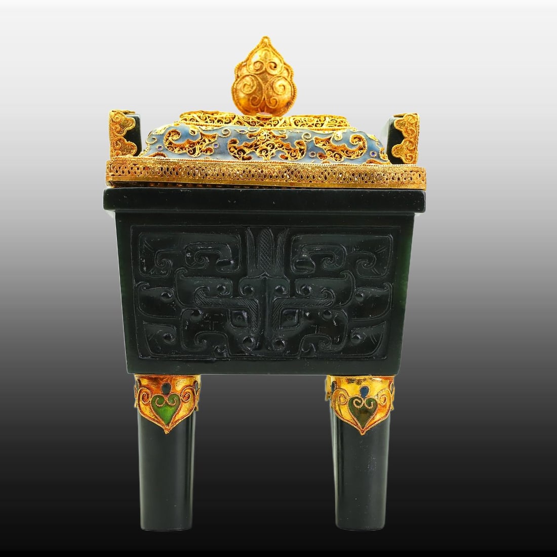A Exquisite Hotan Jasper Cover with Gold Square Censer: A Exquisite Hotan Jasper Cover with Gold Square Censer,Qing Dynasty, China,Size:10.3inx7.2inx4.5in(Box),4.3inx2.8inx2.7in(Lid),4.3inx2.8inx5.7in(DingCenser),Weight:2225g